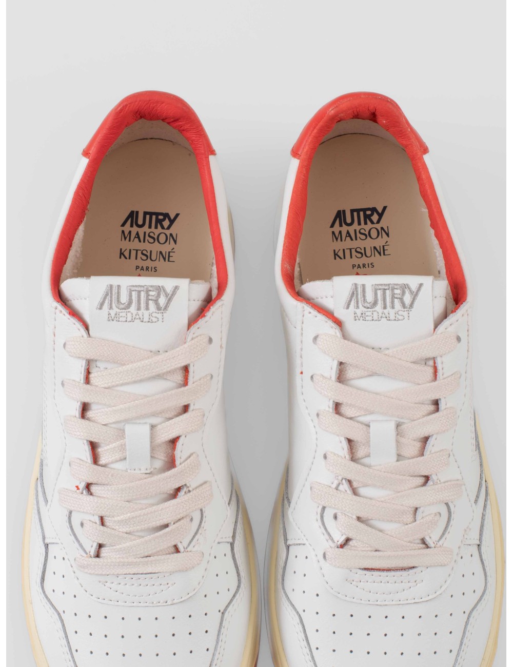 Sneakers Autry Medalist Low Man M Kitsuné hombre White Red colaboración edición limitada - MARFRANC