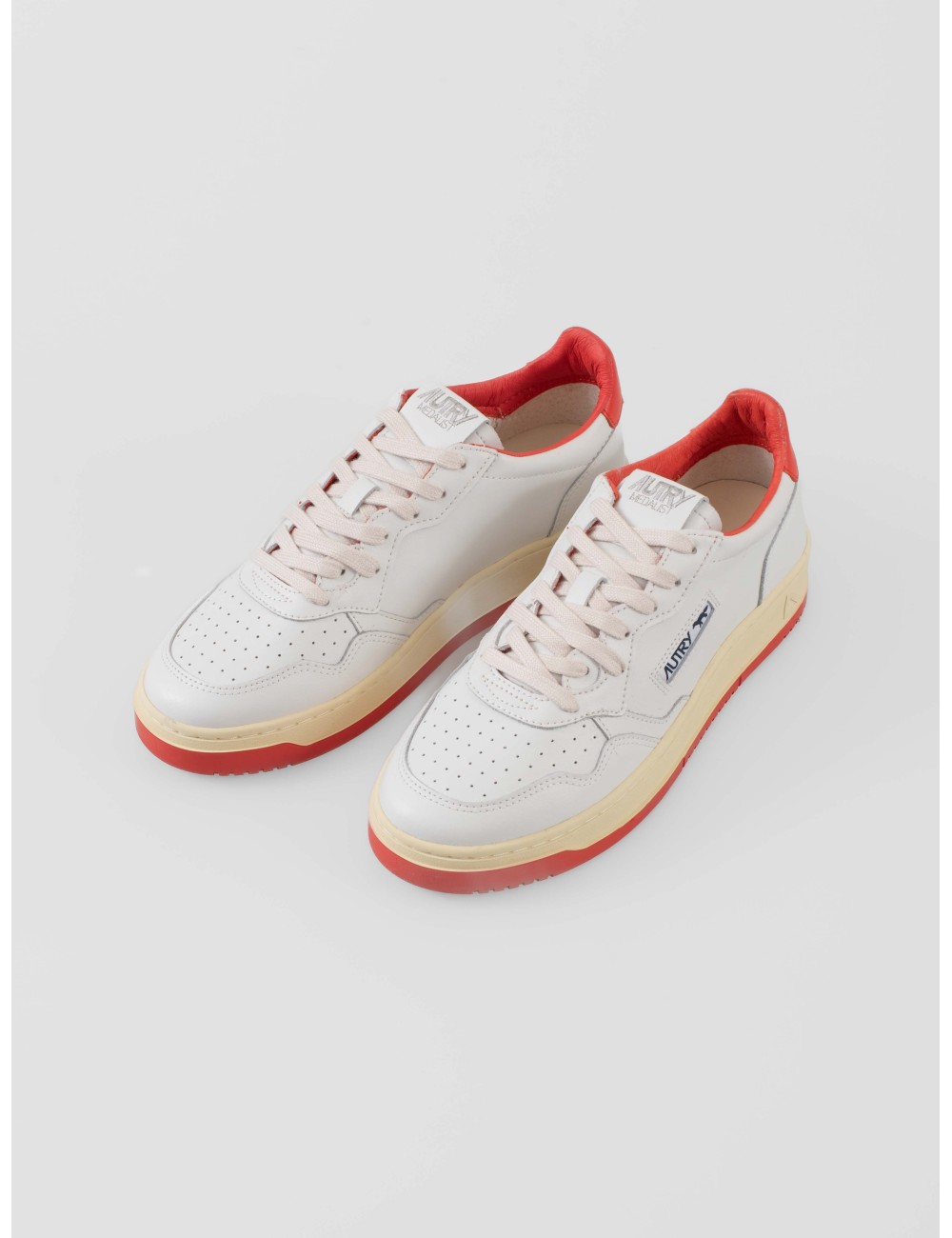Sneakers Autry Medalist Low Man M Kitsuné hombre White Red colaboración edición limitada - MARFRANC
