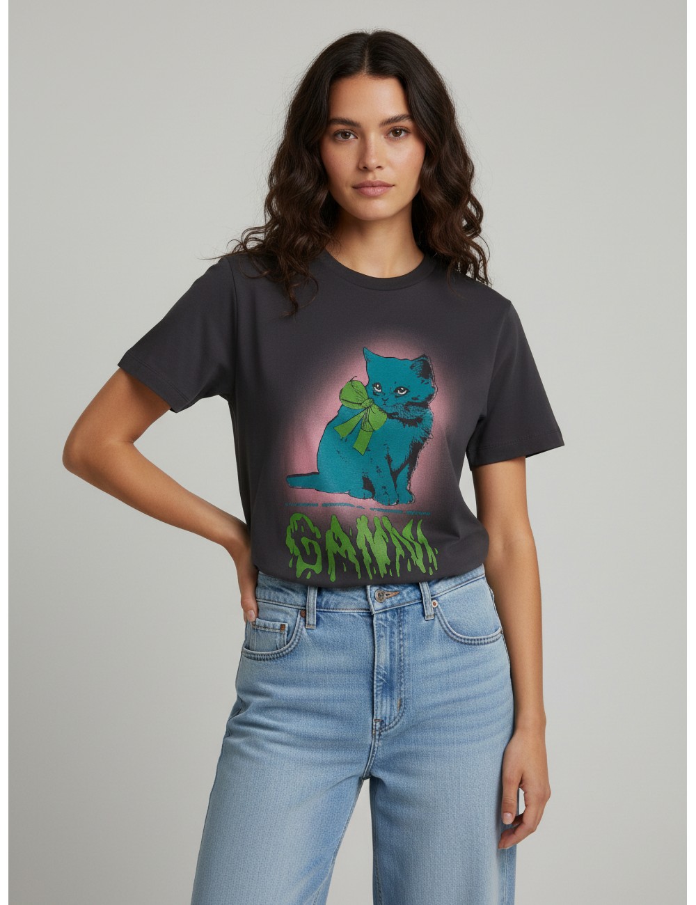Camiseta de algodón orgánico GANNI Kitty T-Shirt en color Phantom para mujer - MARFRANC