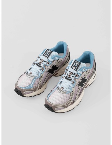 Zapatillas 740 unisex de New Balance, combinan un diseño retro running de los 2000 con detalles modernos - MARFRANC