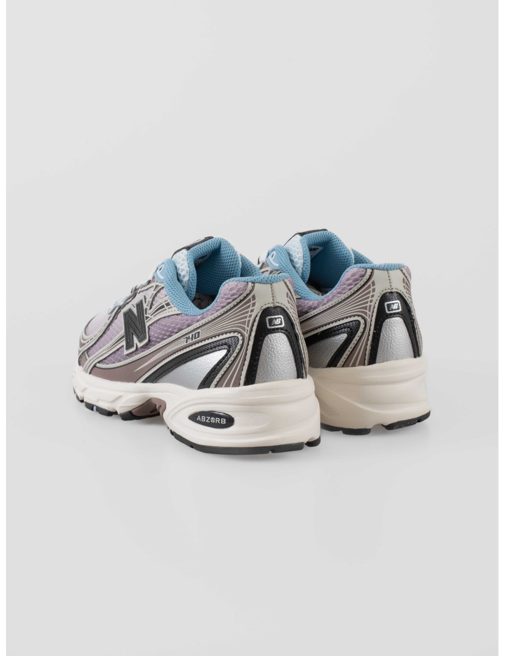 Zapatillas 740 unisex de New Balance, combinan un diseño retro running de los 2000 con detalles modernos - MARFRANC