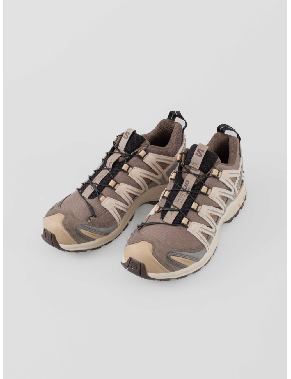 Zapatilla técnica XA PRO 3D Suede de Salomon, en ante premium gris claro - MARFRANC Zapatilla técnica XA PRO 3D Suede de Salomon, en ante premium gris claro - MARFRANC