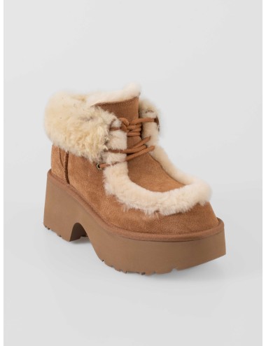 Botín UGG Esmee Lace Up en mostaza. Diseño con plataforma de 7 cm - MARFRANC