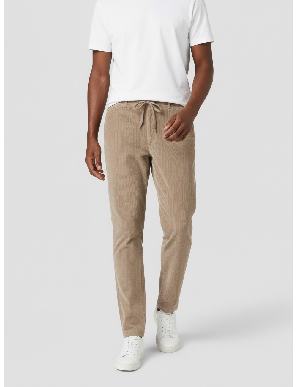 Pantalón de pana de MARFRANC en color beige. Pantalón de pana de MARFRANC en color beige.