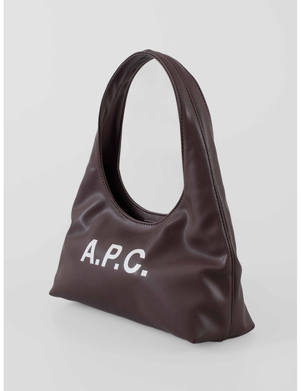 Bolso de hombro Baby Ninon marrón de A.P.C., un modelo compacto de líneas suaves y elegantes - MARFRANC