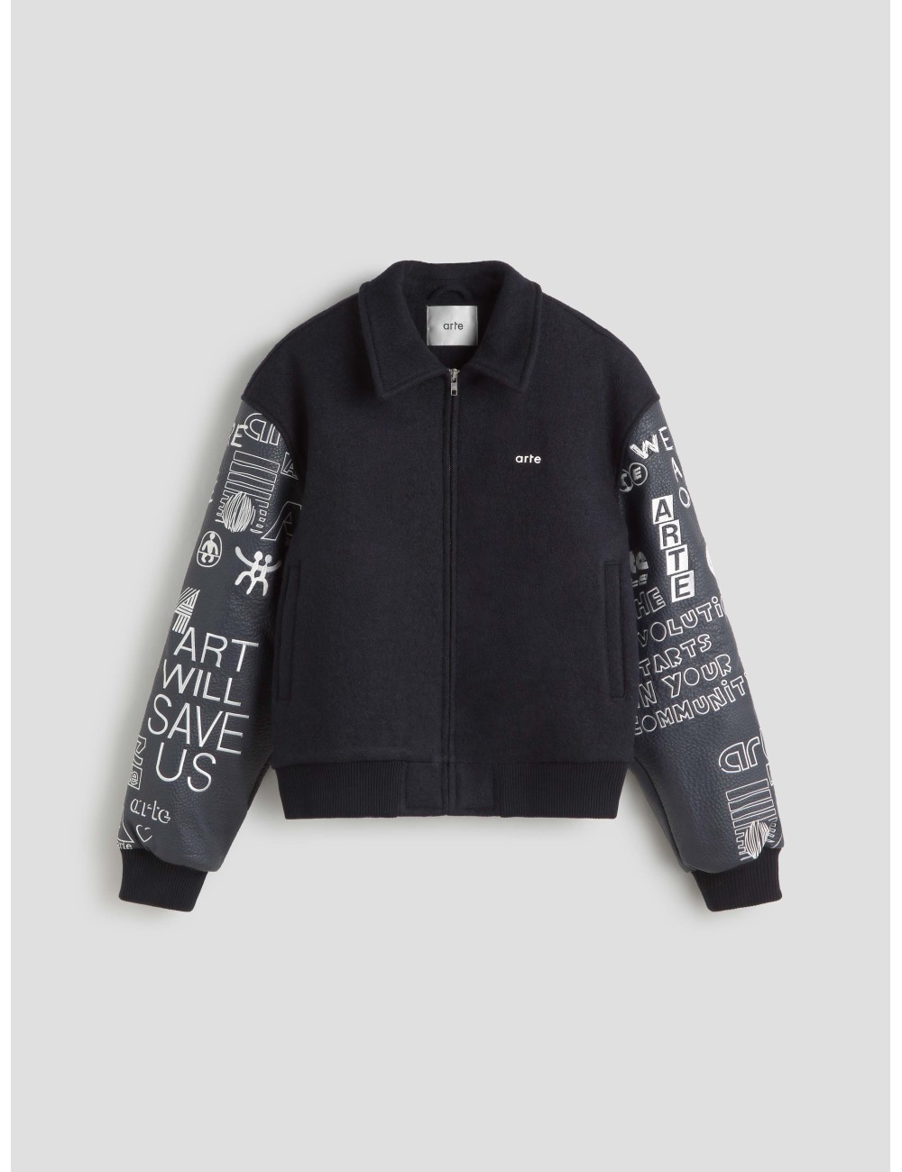 Chaqueta varsity con grafiti en color navy de ARTE - MARFRANC
