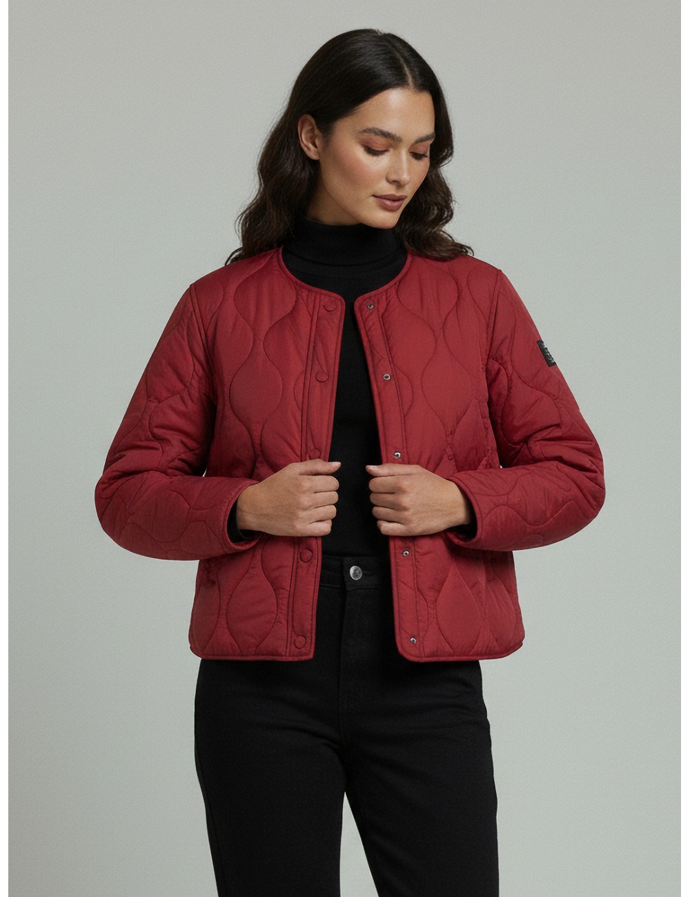 La chaqueta Musa Onion de Ecoalf es una prenda versátil y sostenible - MARFRANC
