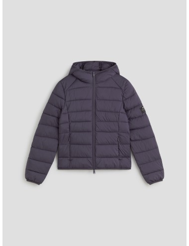 La chaqueta Aspenalf de Ecoalf es una pieza realizada 100 % en poliéster reciclado con aislamiento PrimaLoft - MARFRANC