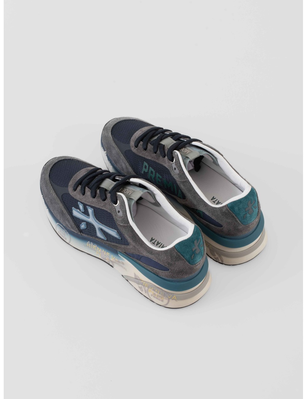 Zapatillas Premiata Moerun 7772 hombre en ante gris y malla negra con detalles azules, running urbano Made in Italy - MARFRANC