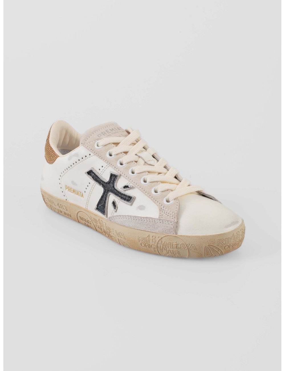 Zapatillas Premiata Stevend var. 6664 mujer en piel beige con detalles en ante camel, logo negro y efecto vintage - MARFRANC
