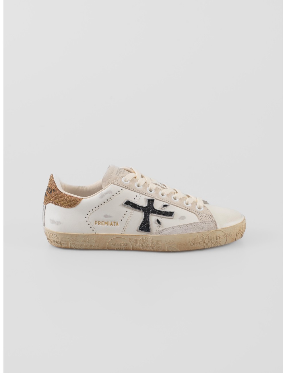 Zapatillas Premiata Stevend var. 6664 mujer en piel beige con detalles en ante camel, logo negro y efecto vintage - MARFRANC