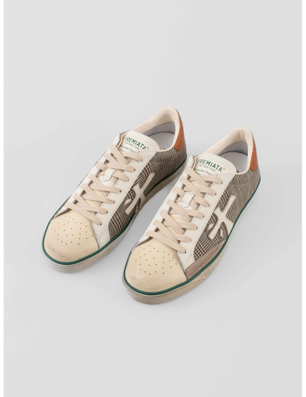 Zapatillas Premiata Steven var. 7710 hombre en piel beige con tartán, logo blanco y suela estampada - MARFRANC
