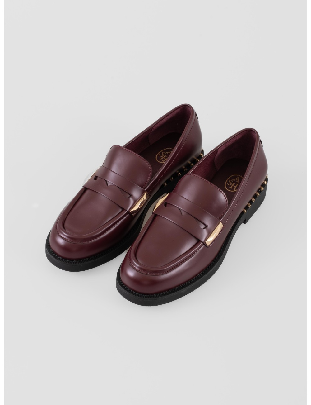 Mocasín Ash Whisper Studs color Syrah mujer – slip-on en piel con tachuelas metálicas - MARFRANC