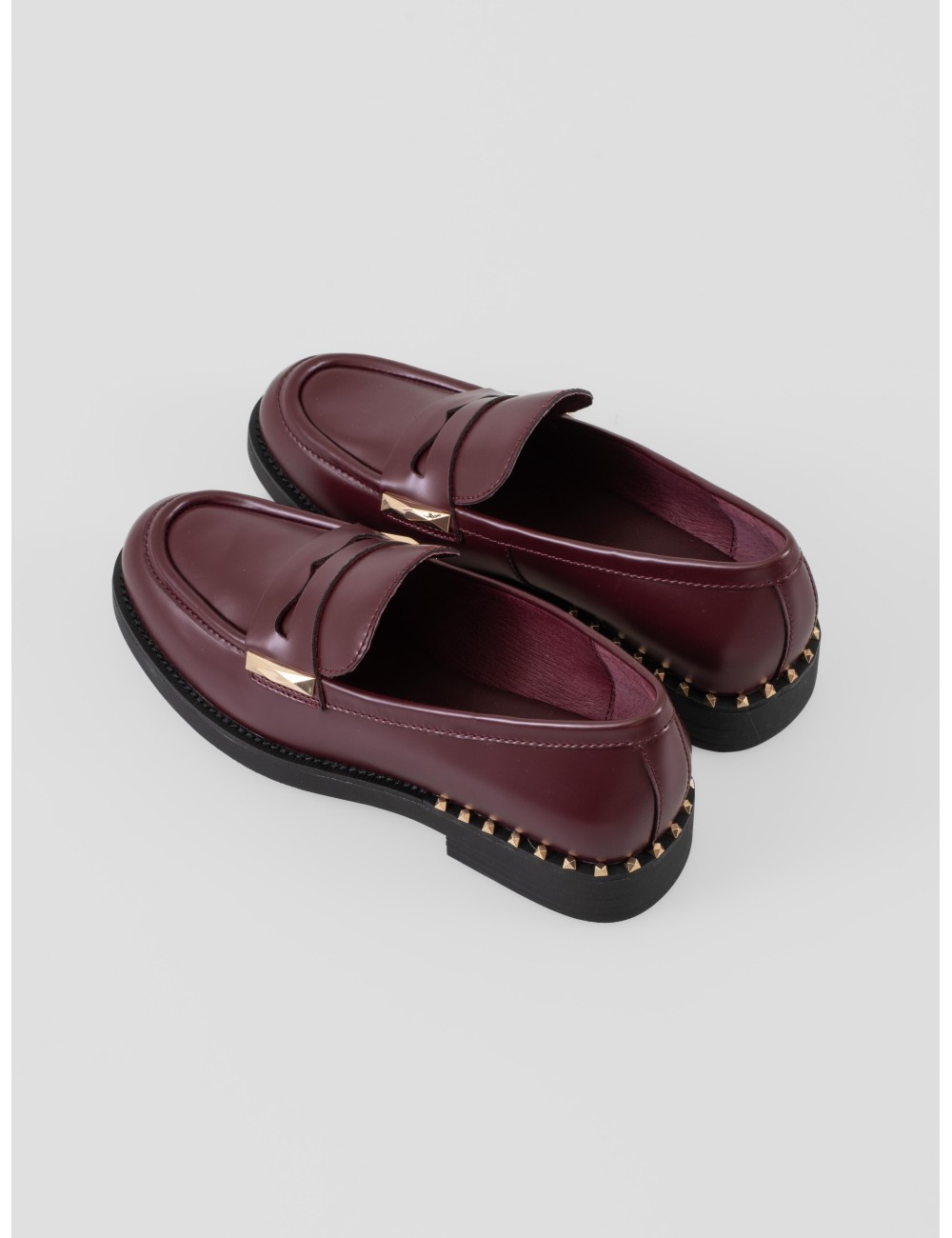 Mocasín Ash Whisper Studs color Syrah mujer – slip-on en piel con tachuelas metálicas - MARFRANC