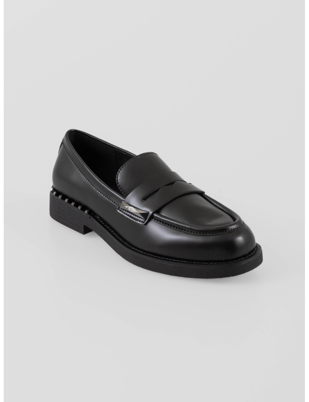 Loafer Ash Whisper Studs mujer en piel negra con tachuelas plateadas – slip-on elegante y moderno - MARFRANC
