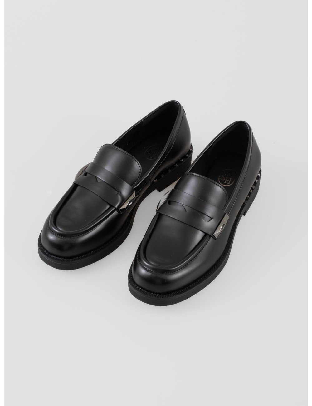 Loafer Ash Whisper Studs mujer en piel negra con tachuelas plateadas – slip-on elegante y moderno - MARFRANC