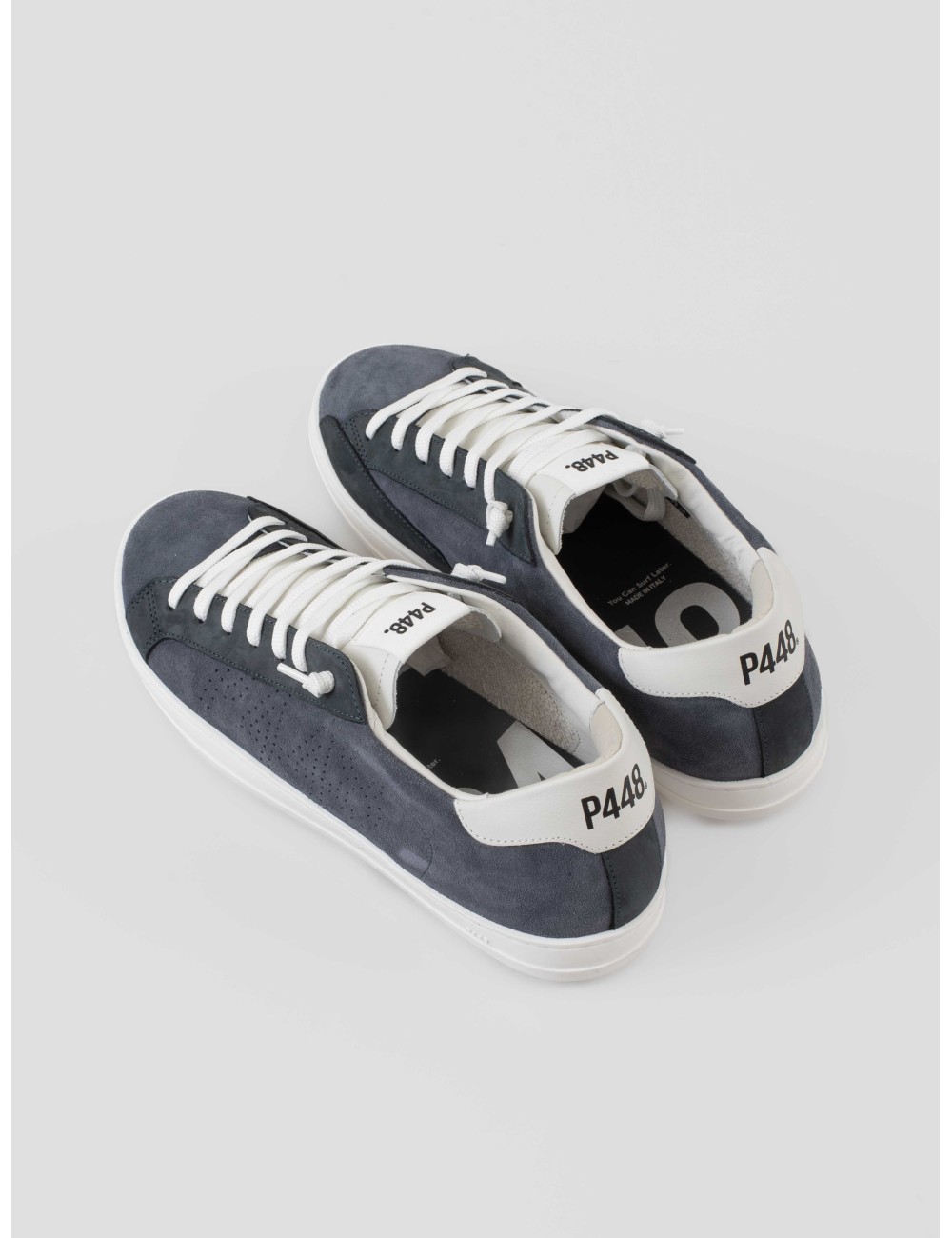 Sneaker P448 John 2 hombre en nobuck Tuareg con detalles blancos (WHI), diseño perforado y suela rubber - MARFRANC