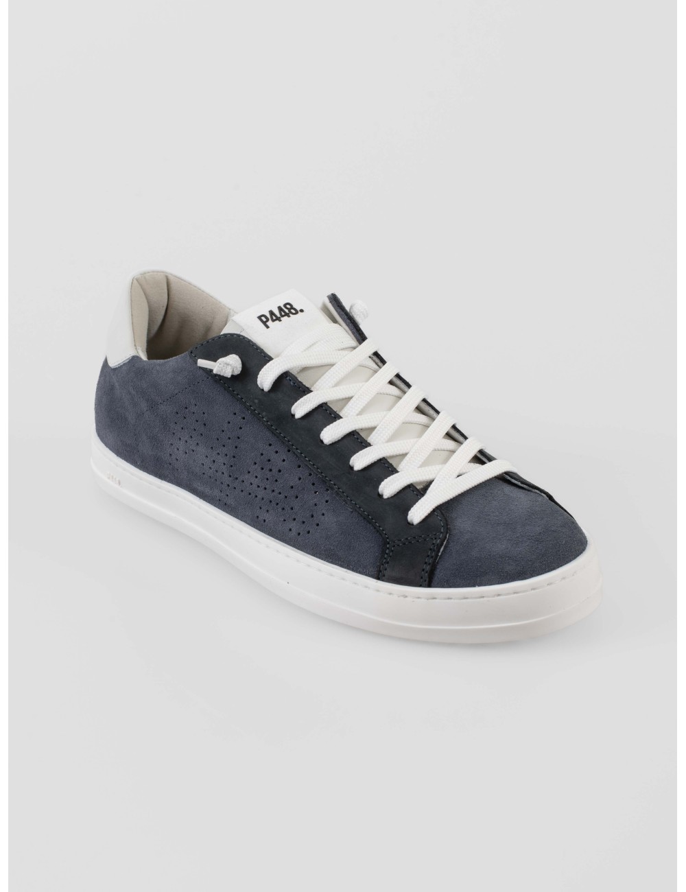 Sneaker P448 John 2 hombre en nobuck Tuareg con detalles blancos (WHI), diseño perforado y suela rubber - MARFRANC