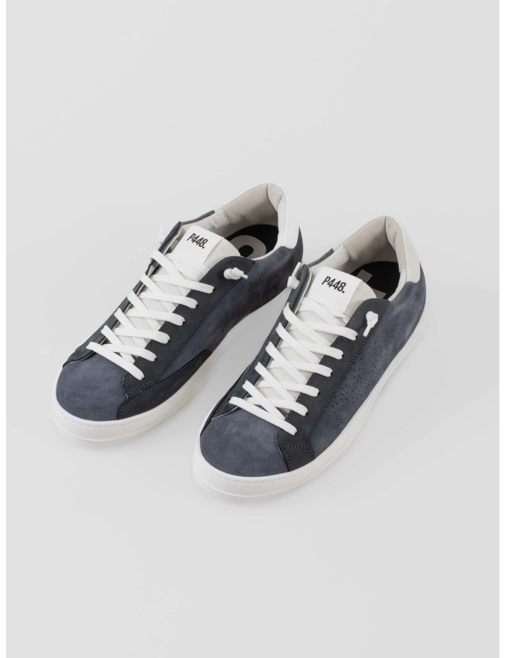 Sneaker P448 John 2 hombre en nobuck Tuareg con detalles blancos (WHI), diseño perforado y suela rubber - MARFRANC