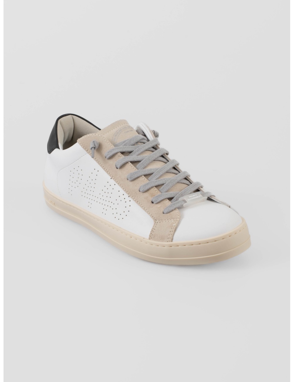 Sneaker P448 Cor John 1 hombre en piel blanca reciclada con detalles negros — diseño sostenible - MARFRANC