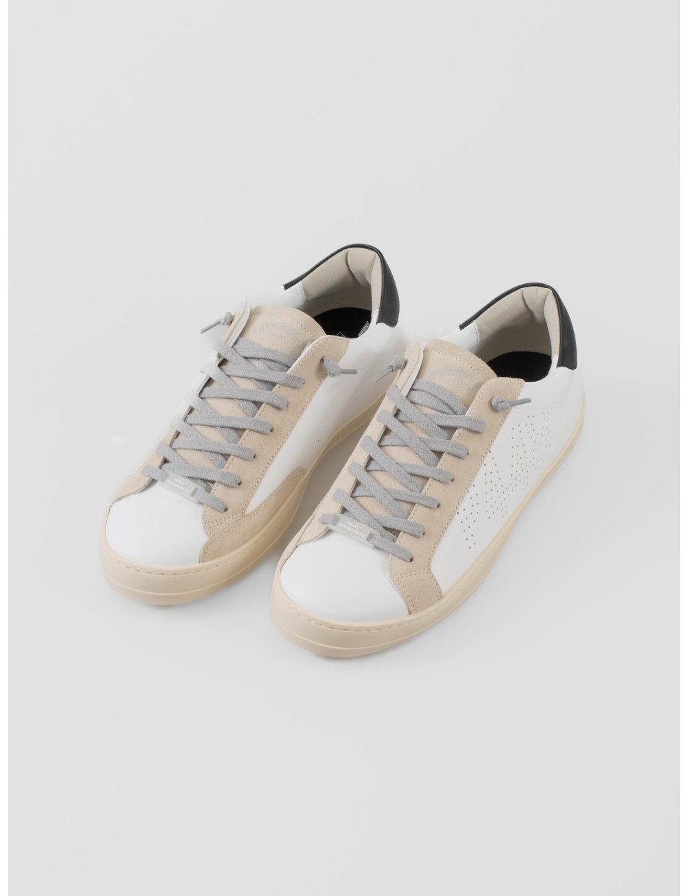 Sneaker P448 Cor John 1 hombre en piel blanca reciclada con detalles negros — diseño sostenible - MARFRANC
