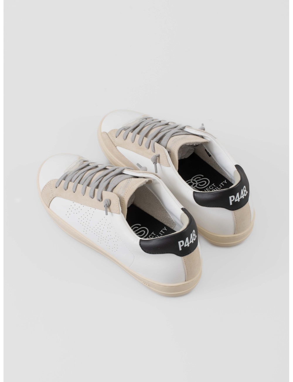 Sneaker P448 Cor John 1 hombre en piel blanca reciclada con detalles negros — diseño sostenible - MARFRANC