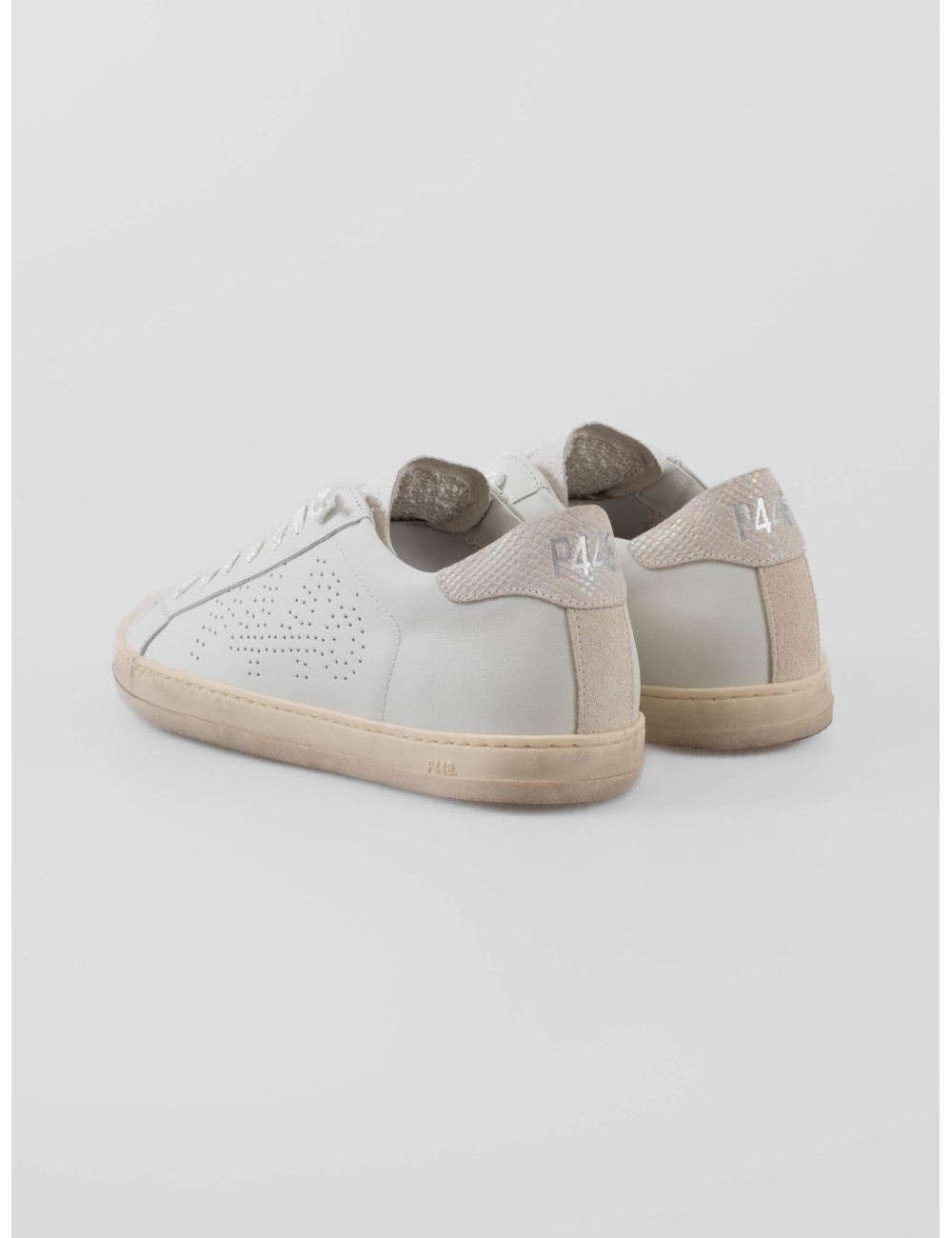 Sneaker P448 John 1 mujer en blanco con acentos crema “Nest”, diseño perforado y suela de goma envejecida - MARFRANC