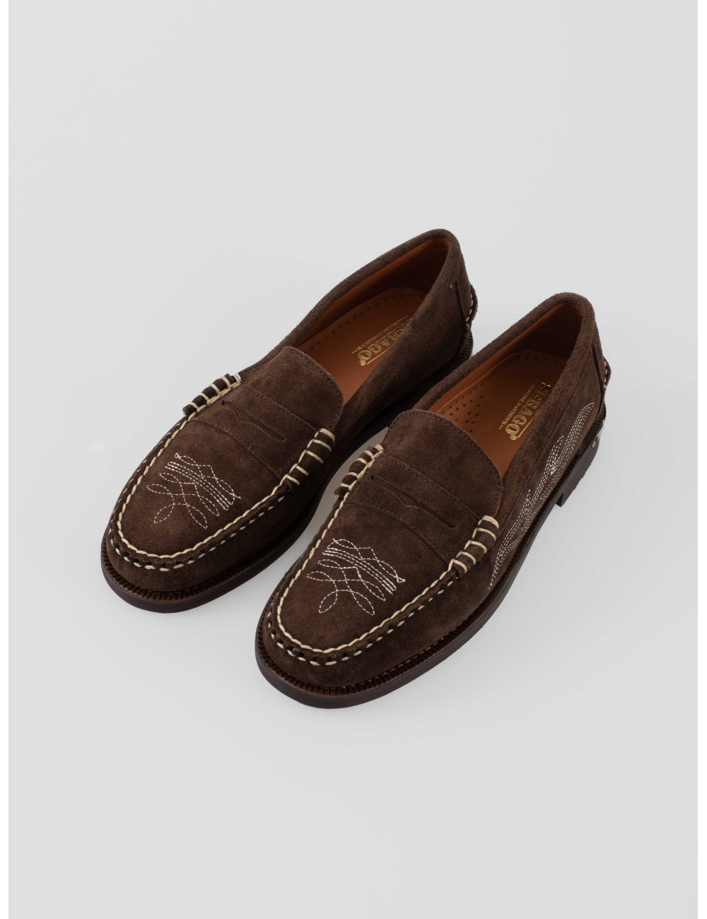 Loafer Sebago Dan Dallas 711225W Moka Abu gamuza con bordado decorativo y suela de cuero - MARFRANC