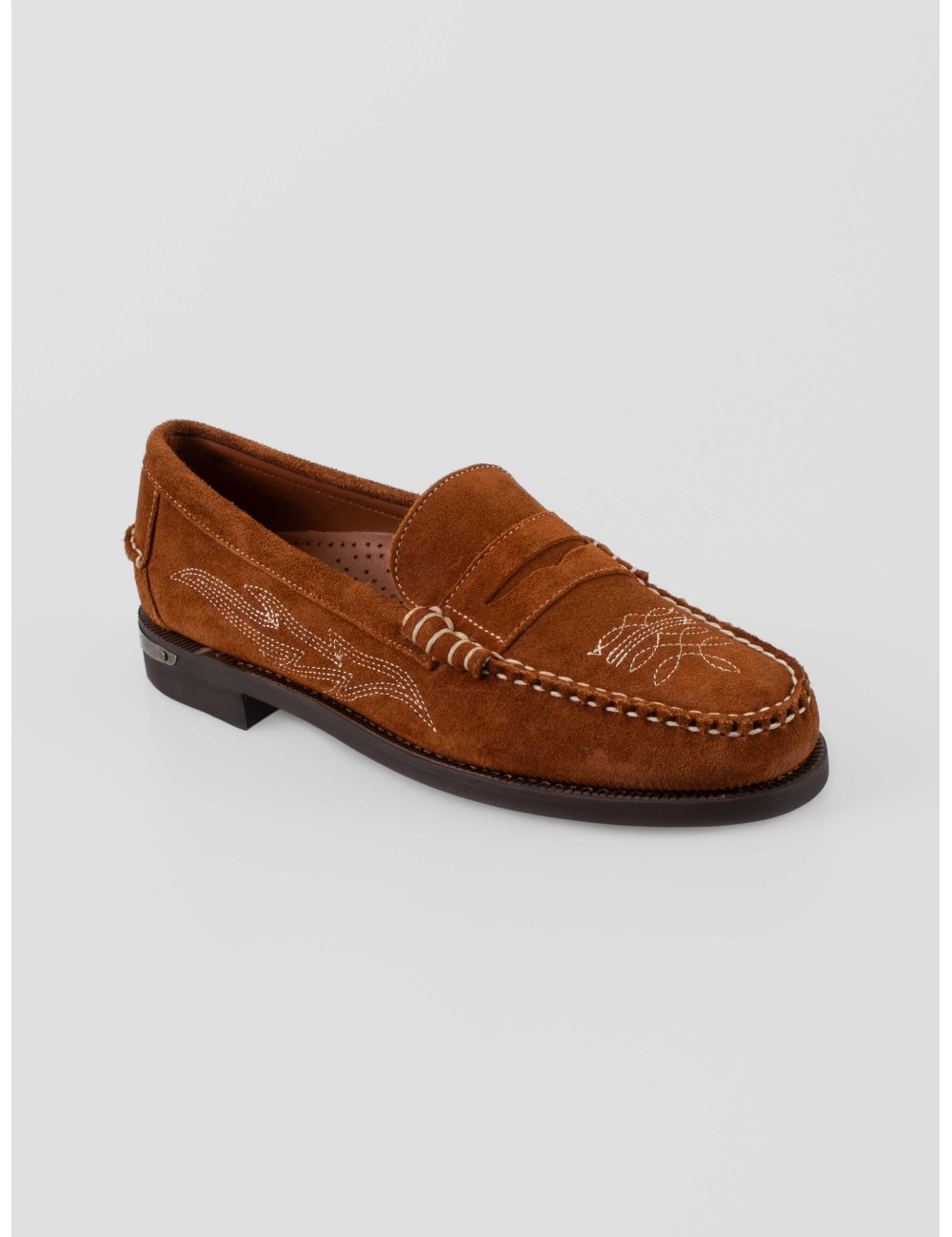 Loafer Sebago Dan Dallas hombre en suede de becerro marrón Moka con bordados decorativos y suela de cuero artesanal - MARFRANC
