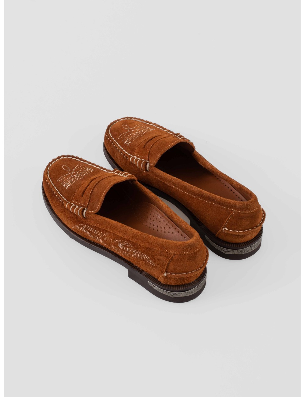 Loafer Sebago Dan Dallas hombre en suede de becerro marrón Moka con bordados decorativos y suela de cuero artesanal - MARFRANC