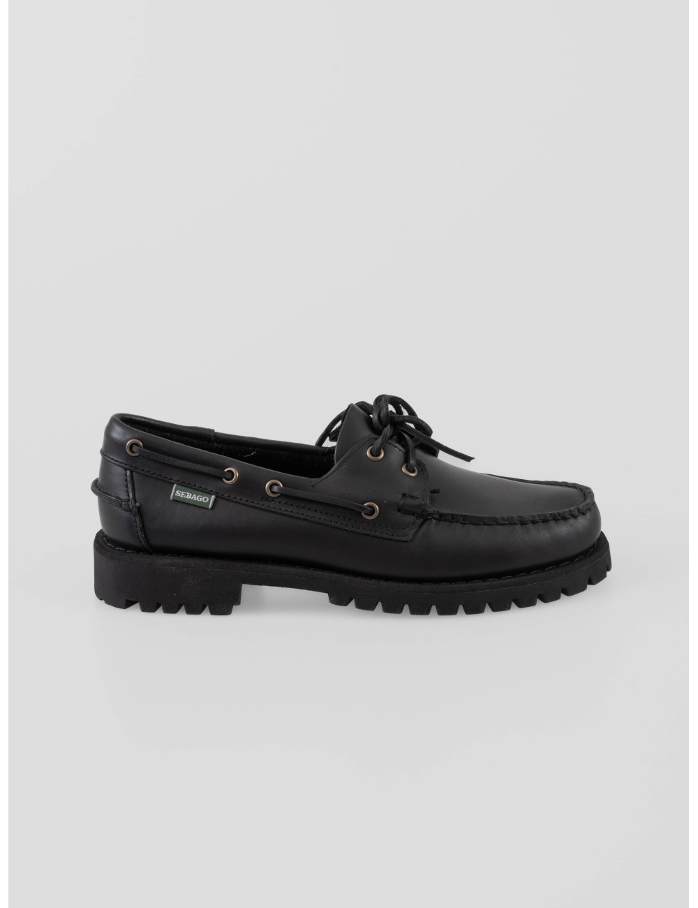 Mocasin Sebago Campside Portland Lug 7001HUO Total Black con suela lug de goma y construcción náutica - MARFRANC