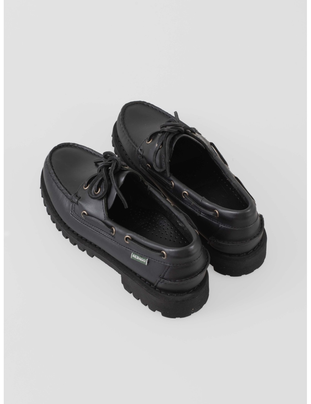 Mocasin Sebago Campside Portland Lug 7001HUO Total Black con suela lug de goma y construcción náutica - MARFRANC