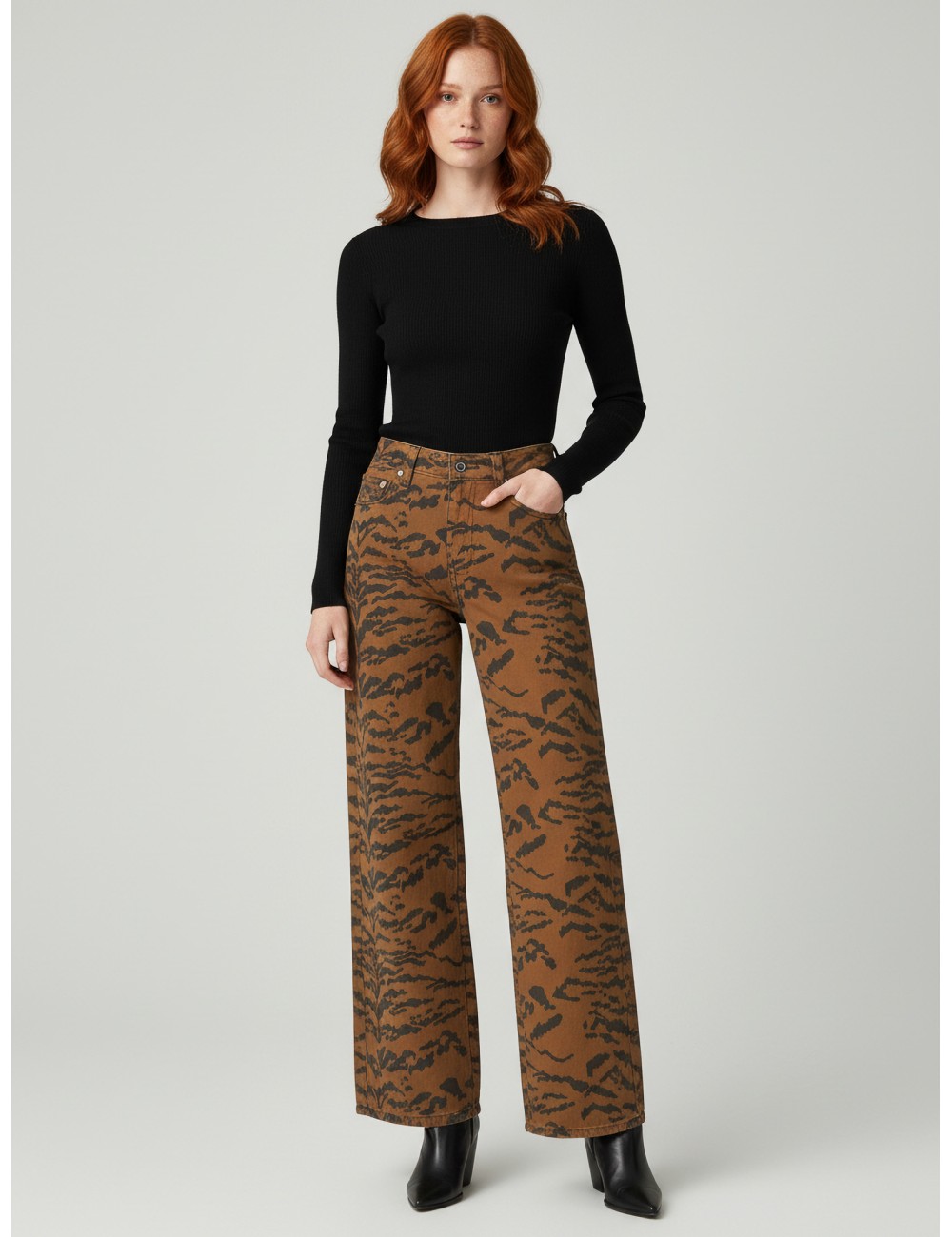 Vaqueros de pernera ajustada, Impeccable de Essentiel Antwerp en marrón/negro, diseñados para mujer - MARFRANC Vaqueros de pernera ajustada, Impeccable de Essentiel Antwerp en marrón/negro, diseñados para mujer - MARFRANC