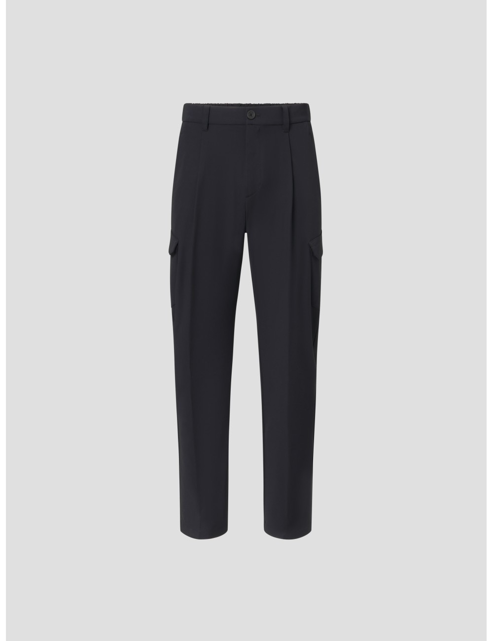 Pantalones cargo Herno PT000156U en negro, diseñados para el hombre moderno que busca estilo y funcionalidad - MARFRANC
