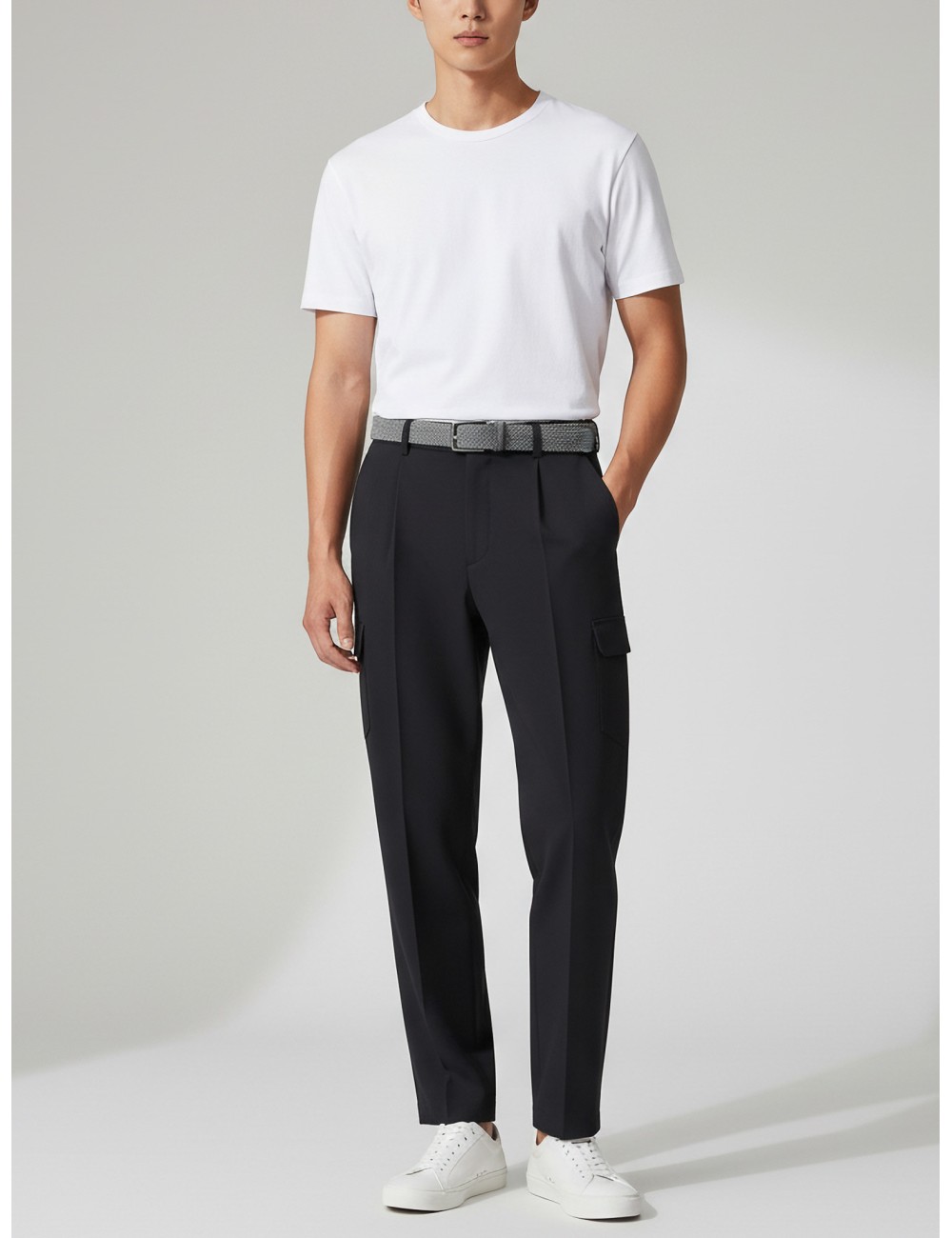 Pantalones cargo Herno PT000156U en negro, diseñados para el hombre moderno que busca estilo y funcionalidad - MARFRANC