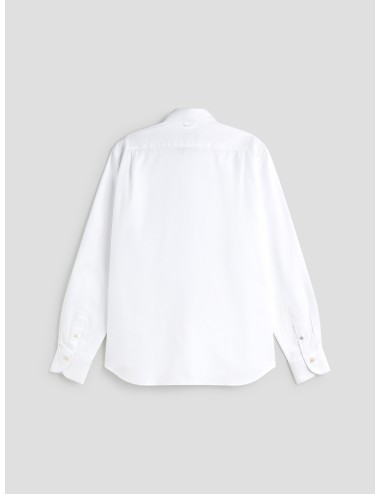 La camisa básica de MARFRANC es una prenda clásica y versátil