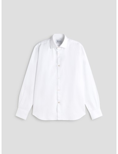 La camisa básica de MARFRANC es una prenda clásica y versátil