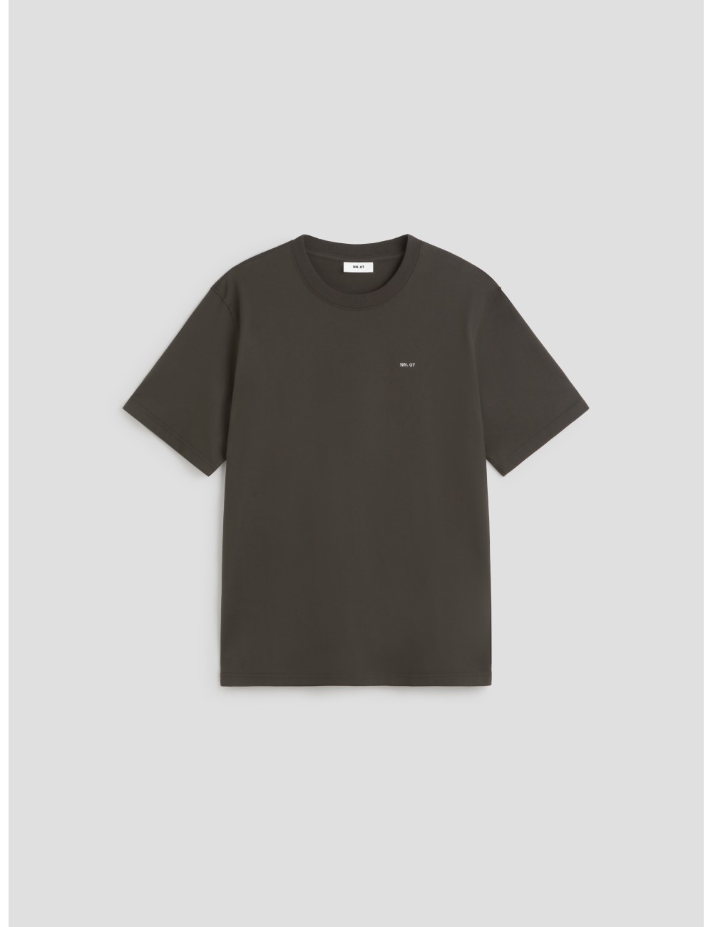 Camiseta Adam Casual Logo Puma Tee de NN.07 en color dark army - MARFRANC Camiseta Adam Casual Logo Puma Tee de NN.07 en color dark army - MARFRANC