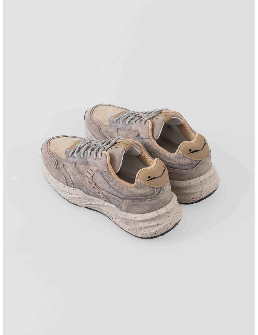 Sneaker Voile Blanche CLUB22 3B60 grey-beige para hombre en ante y piel con suela moteada robusta - MARFRANC Sneaker Voile Blanche CLUB22 3B60 grey-beige para hombre en ante y piel con suela moteada robusta - MARFRANC