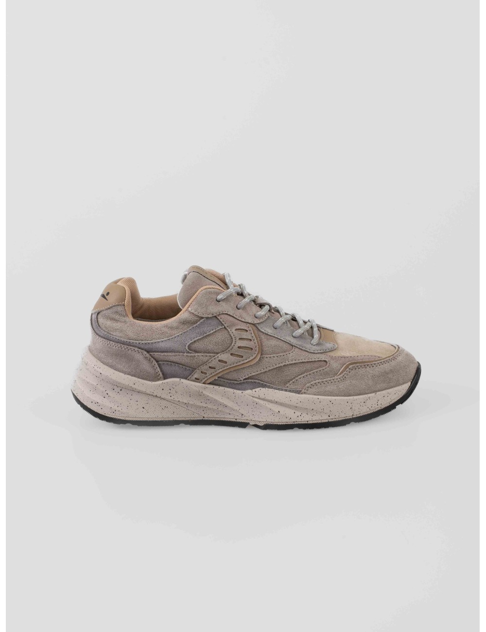 Sneaker Voile Blanche CLUB22 3B60 grey-beige para hombre en ante y piel con suela moteada robusta - MARFRANC Sneaker Voile Blanche CLUB22 3B60 grey-beige para hombre en ante y piel con suela moteada robusta - MARFRANC