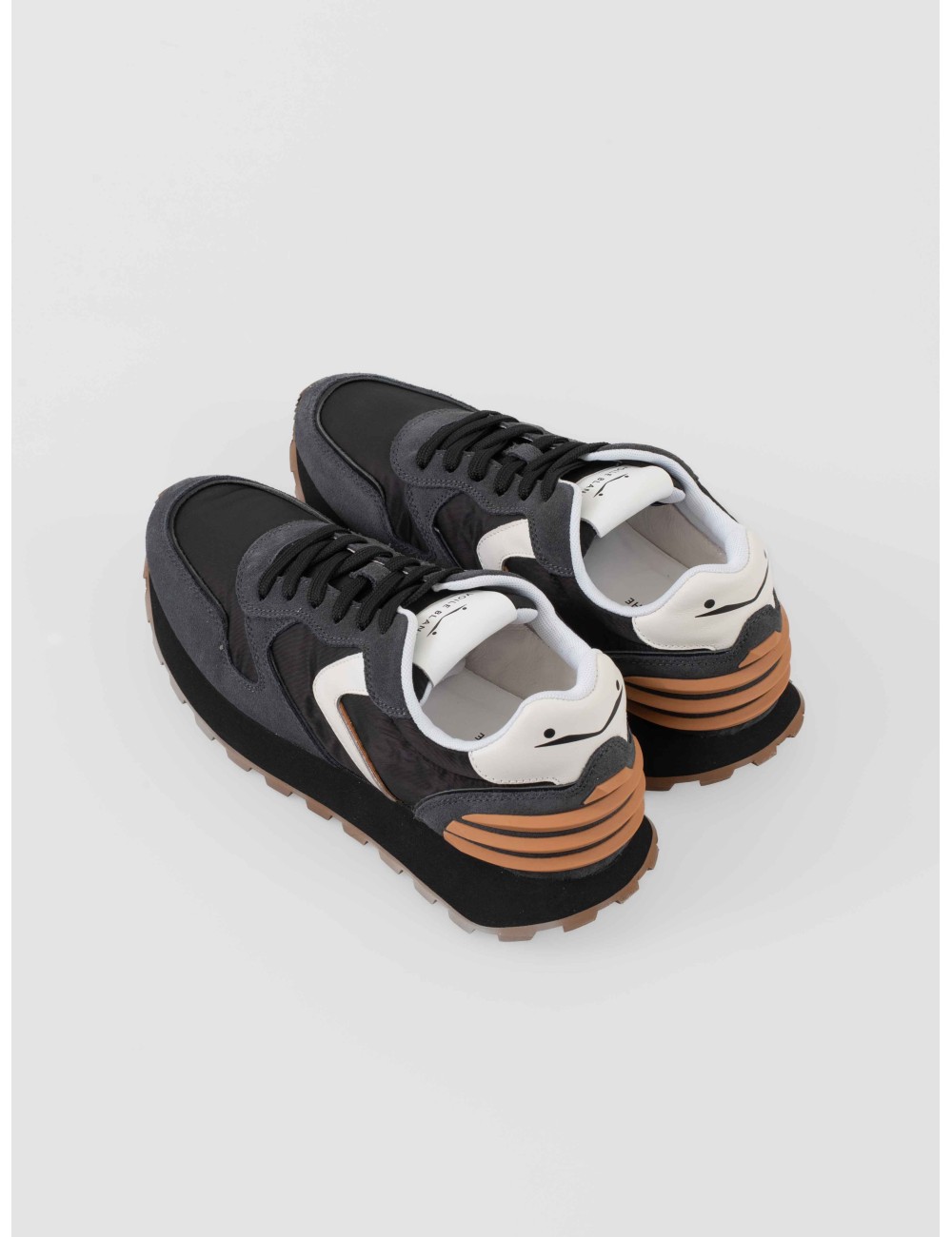 Sneaker Voile Blanche PARIS POWER M anthracite-black para hombre en ante, cuero y tejido técnico con suela dentada - MARFRANC Sneaker Voile Blanche PARIS POWER M anthracite-black para hombre en ante, cuero y tejido técnico con suela dentada - MARFRANC