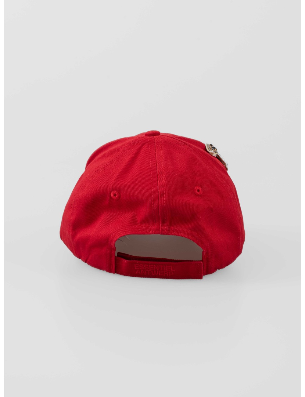 Gorra bicicolor bordada con parche de strass, modelo Ivarsity de Essentiel Antwerp en rojo para mujer - MARFRANC Gorra bicicolor bordada con parche de strass, modelo Ivarsity de Essentiel Antwerp en rojo para mujer - MARFRANC