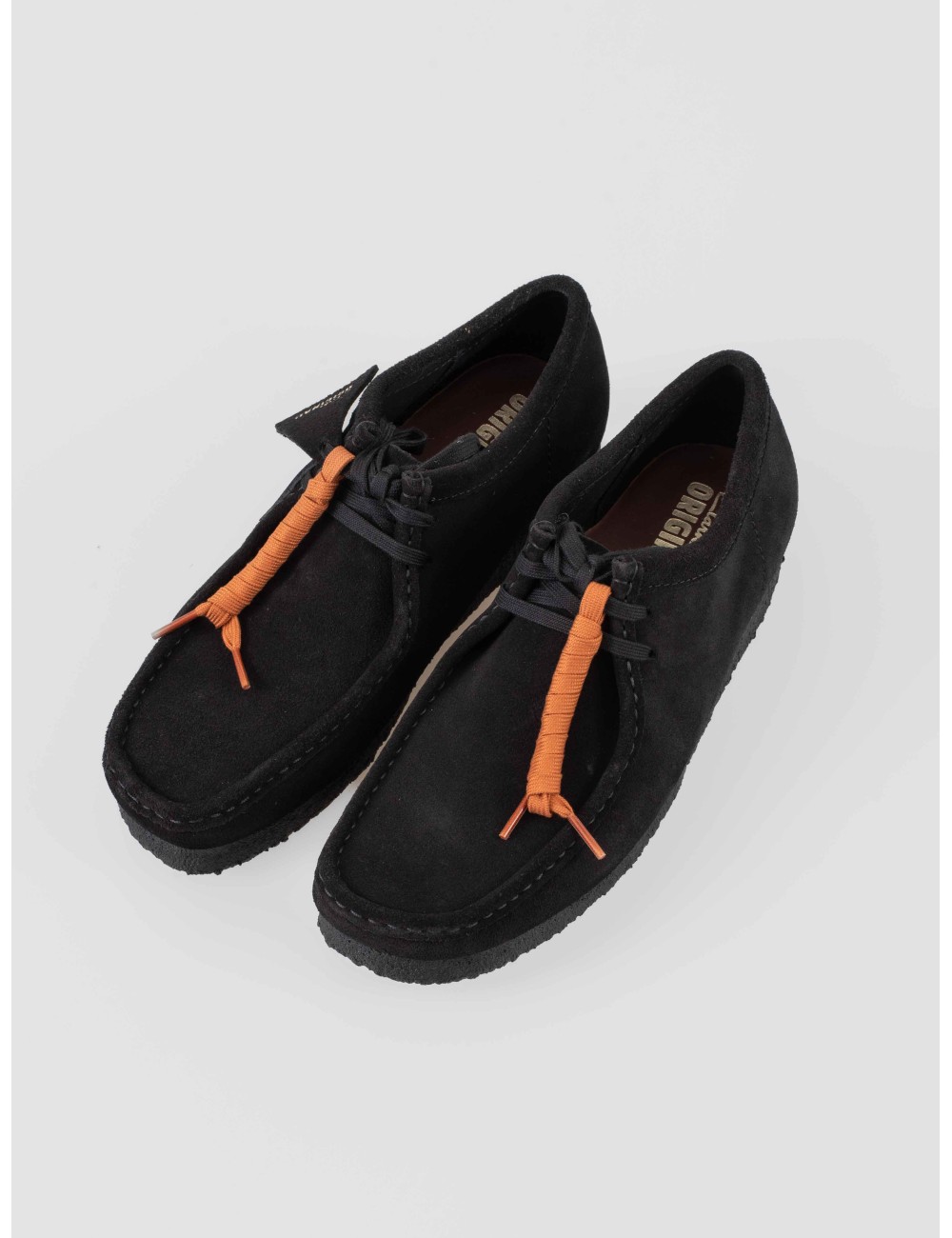 Wallabee Clarks 26155519 negro para hombre en ante premium y suela crepé, diseño icónico artesanal - MARFRANC Wallabee Clarks 26155519 negro para hombre en ante premium y suela crepé, diseño icónico artesanal - MARFRANC