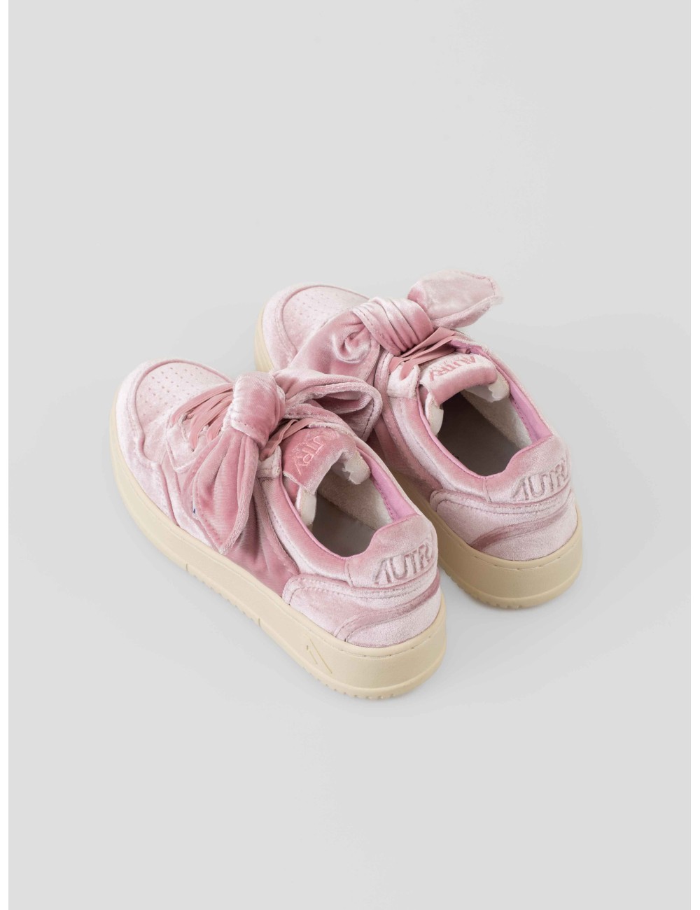 Autry Medalist Low WOM Vel/Flake Orchsmoke para mujer en terciopelo rosa humo y suela de caucho retro - MARFRANC Autry Medalist Low WOM Vel/Flake Orchsmoke para mujer en terciopelo rosa humo y suela de caucho retro - MARFRANC