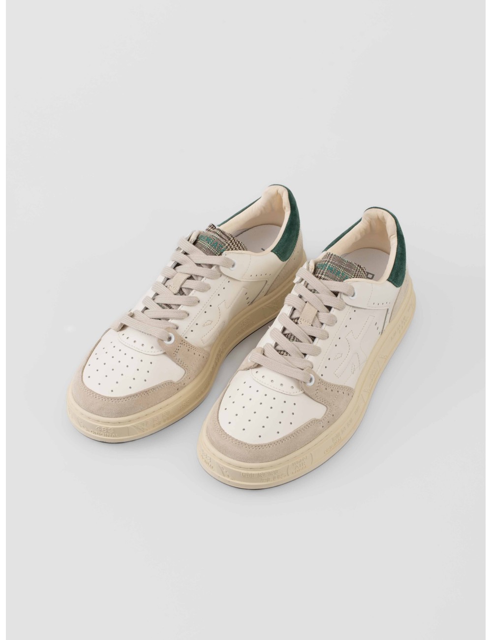 Premiata Quinn VAR 7874 hombre en piel blanca y ante beige con talón verde, suela de caucho italiana - MARFRANC Premiata Quinn VAR 7874 hombre en piel blanca y ante beige con talón verde, suela de caucho italiana - MARFRANC