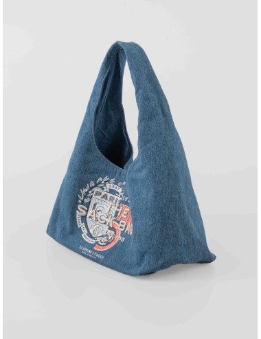 Bolso Marc Jacobs The Sack Bag denim Washed Indigo con pouch extraíble y estampado varsity para mujer, disponible en MARFRANC