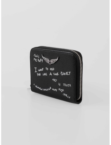 Monedero Zadig & Voltaire Mini ZV Grained Graffiti en piel negra con bordados graffiti y cremallera, disponible en MARFRANC