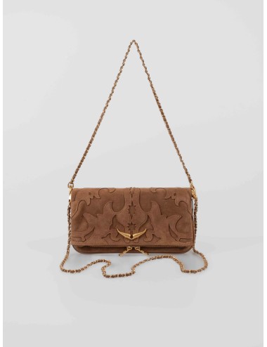 Bolso Zadig & Voltaire Rock Western Suede en ante color cognac con cadena dorada y cierre de alas, disponible en MARFRANC
