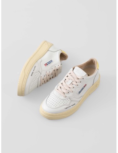 Zapatillas Autry Medalist Low mujer White Lemon piel suave estilo retro, disponibles en MARFRANC