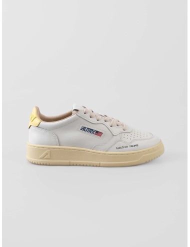 Zapatillas Autry Medalist Low mujer White Lemon piel suave estilo retro, disponibles en MARFRANC
